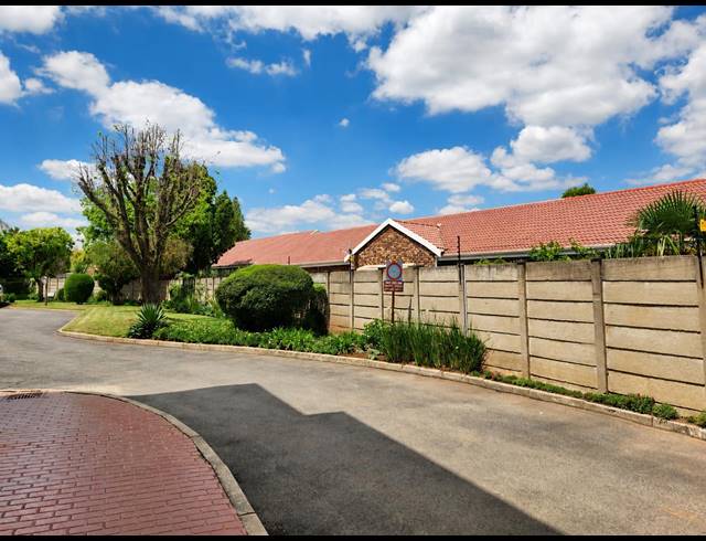 2 BEDROOM FLAT FOR SALE IN THREE RIVERS